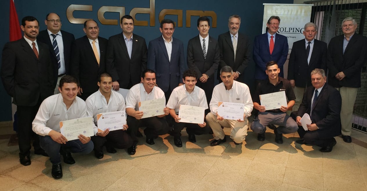 Diez nuevos profesionales egresan de carrera con sistema dual desarrollado por Kolping y CADAM