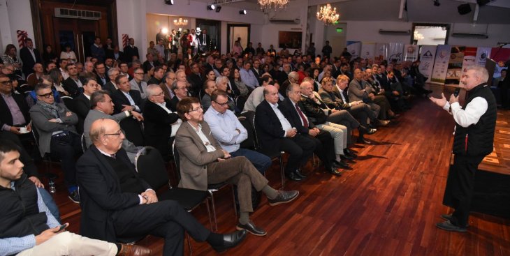 Gremios exigen responsabilidad a los gobernantes para la conducción del país