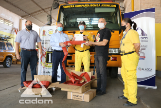 Cadam donó al Cuerpo de Bomberos implementos para combatir incendios