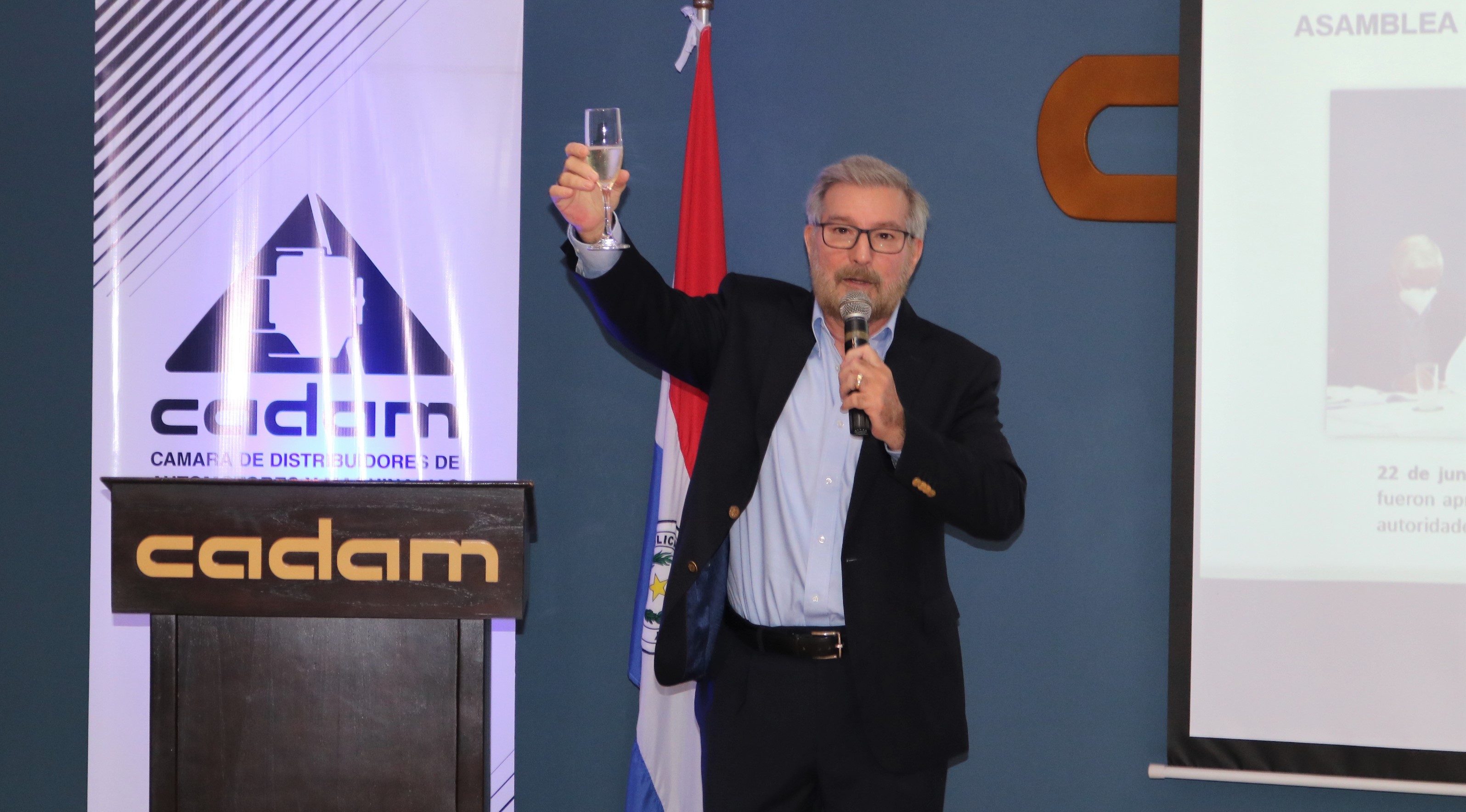 CADAM Y SOCIOS REALIZAN BRINDIS POR FIN DE AÑO